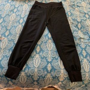 NWOT Vuori Summits Woven Jogger with Tags!